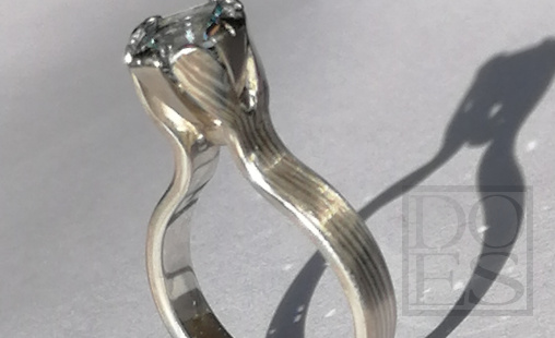 Power-flowerring-whitegold.jpg