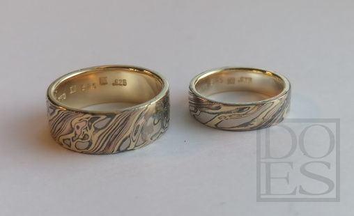 Trouwringen-Mokume-gane-vierkleurig-edelmetaal.jpg