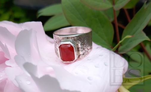 Mokume-gane-ring-op-pioenroos.jpg