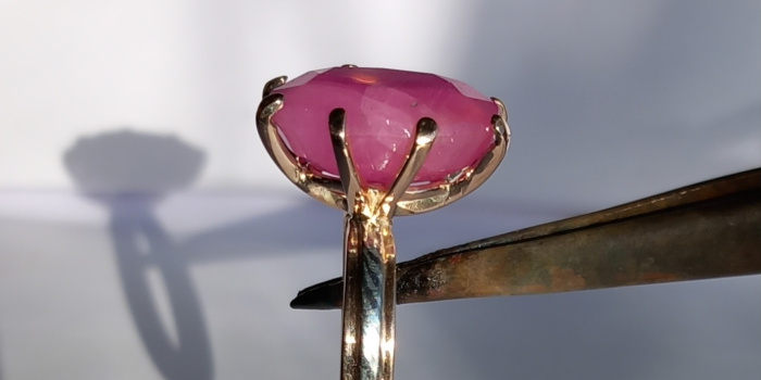 Rose-gouden-ring-met robijn.jpg